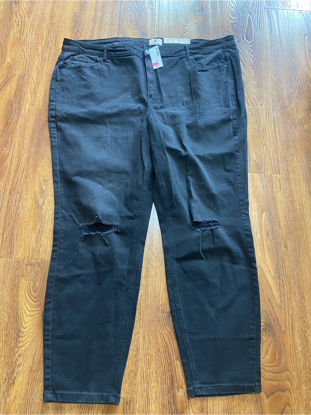 Pennington‘s  Black Women's Skinny Jeans with Knee Rips stretchy 99% cotton